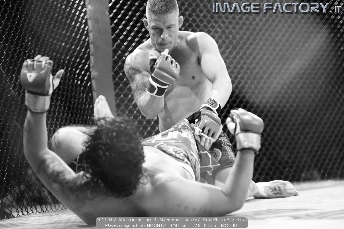 2012-04-21 Milano in the cage 2 - Mixed Martial Arts 0571 Erno Stefko-Savic Lazo
